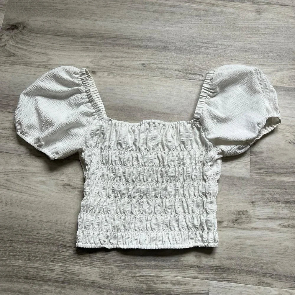 Elodie White Smocked Crop Top with Puff Sleeves - Picture 2 of 4